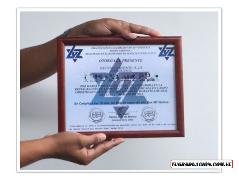 Reconocimiento en madera y vidrio